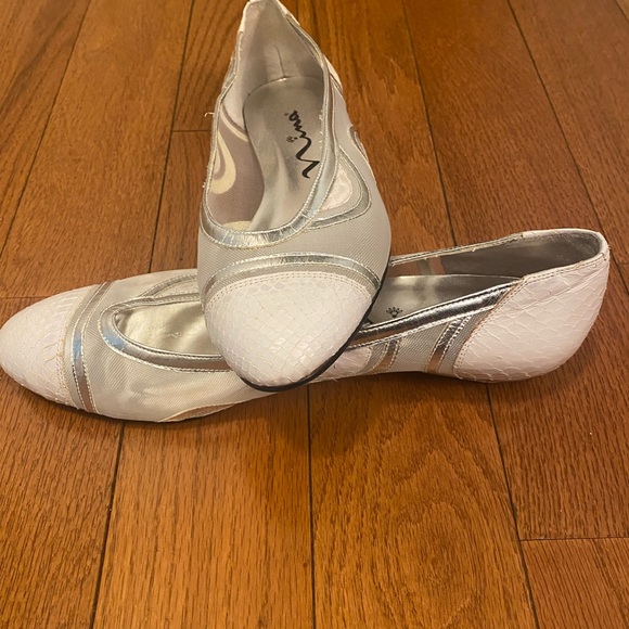 Nina white flat shoes - Picture 4 of 4